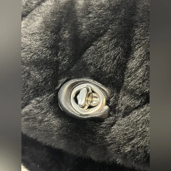 ⚡️SALE⚡️ NWT COACH SHEARLING QUILTED PILLOW BAG - Picture 8 of 9